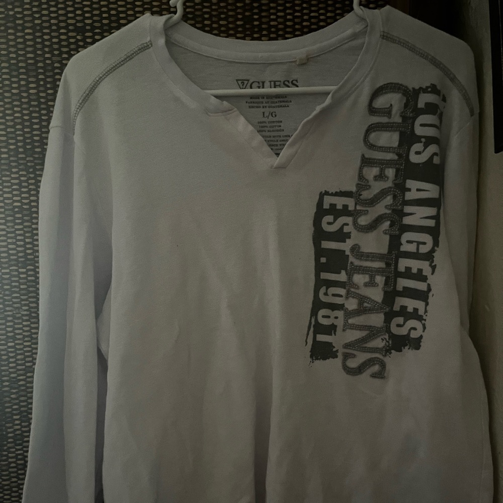 white and grey guess shirt